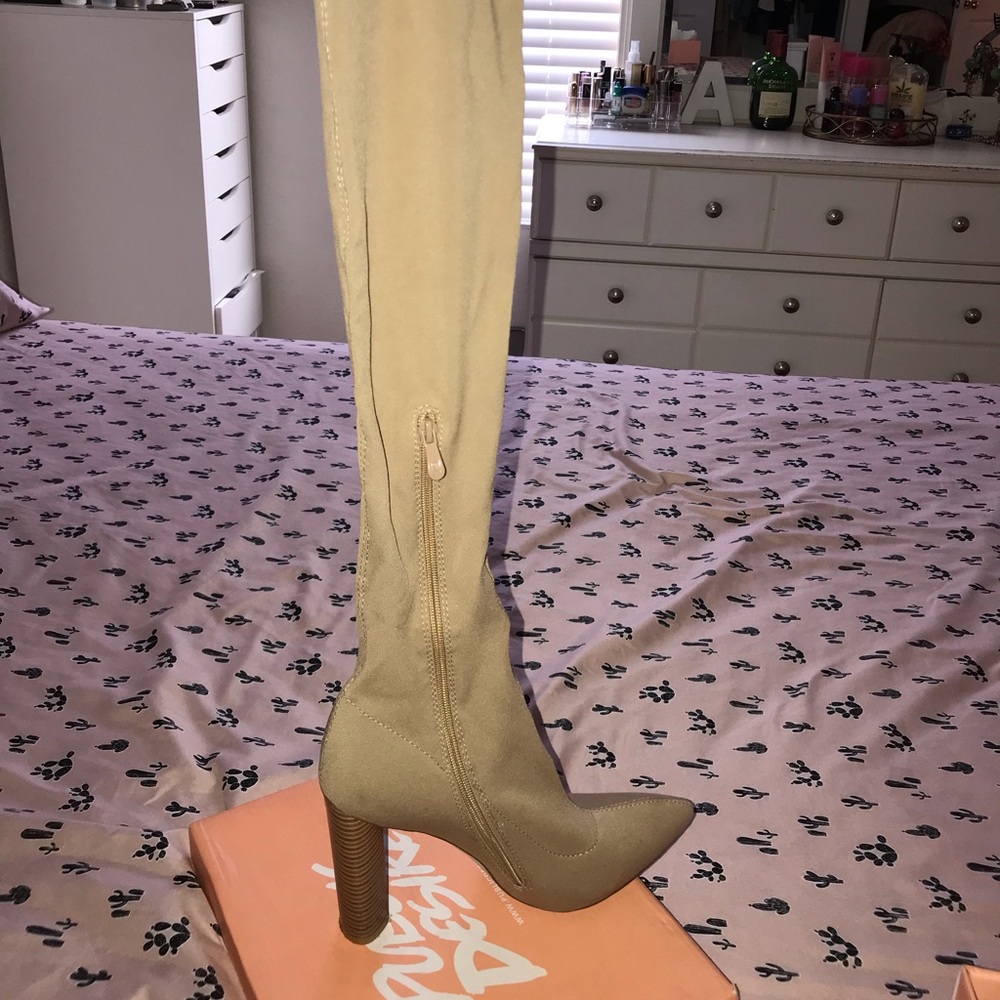 High knee boot - Picture 3 of 4